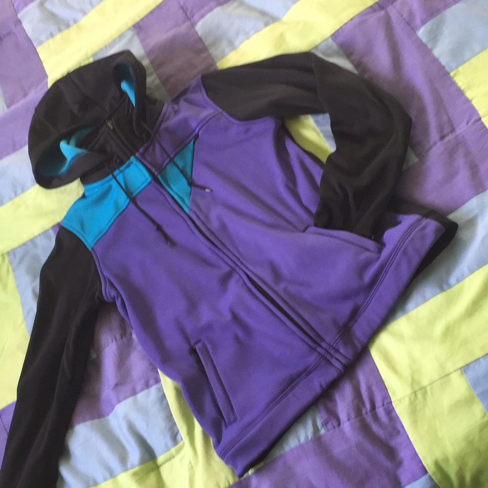 ThreadUP: Asymmetrical hooded snow fleece